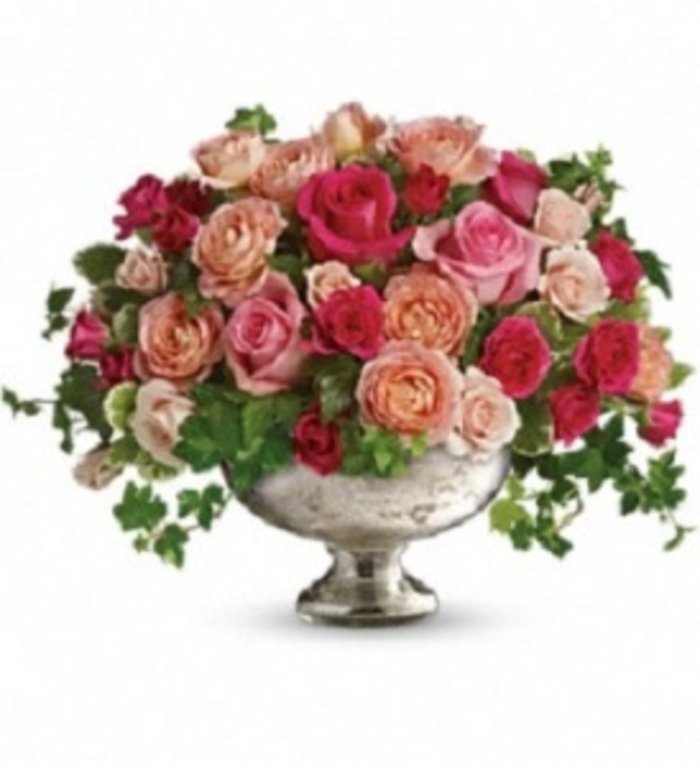 Queen\'s Court By Teleflora
