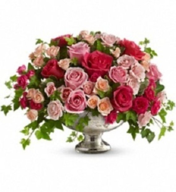 Queen\'s Court By Teleflora